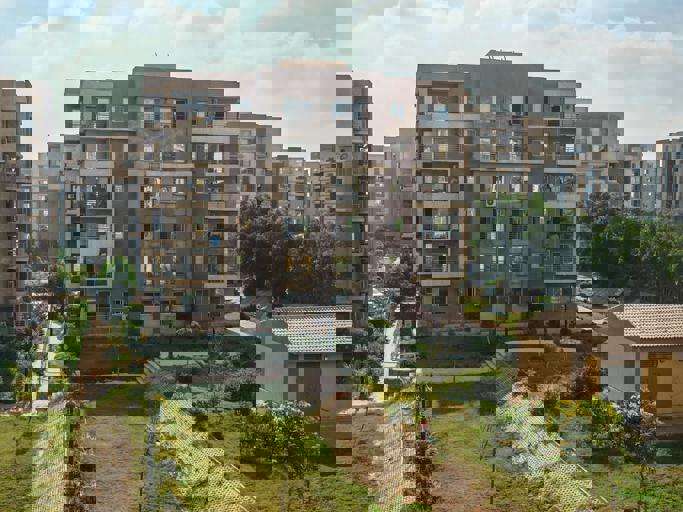 High-Rise Residents Turn Balconies Into Urban Farms With Vertical Gardens